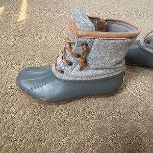 Sperry Gray and Tan Winter Rain Boots with Waterproof Design